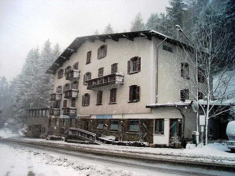 Hotel Spampatti Кастьоне-делла-Презолана Экстерьер фото