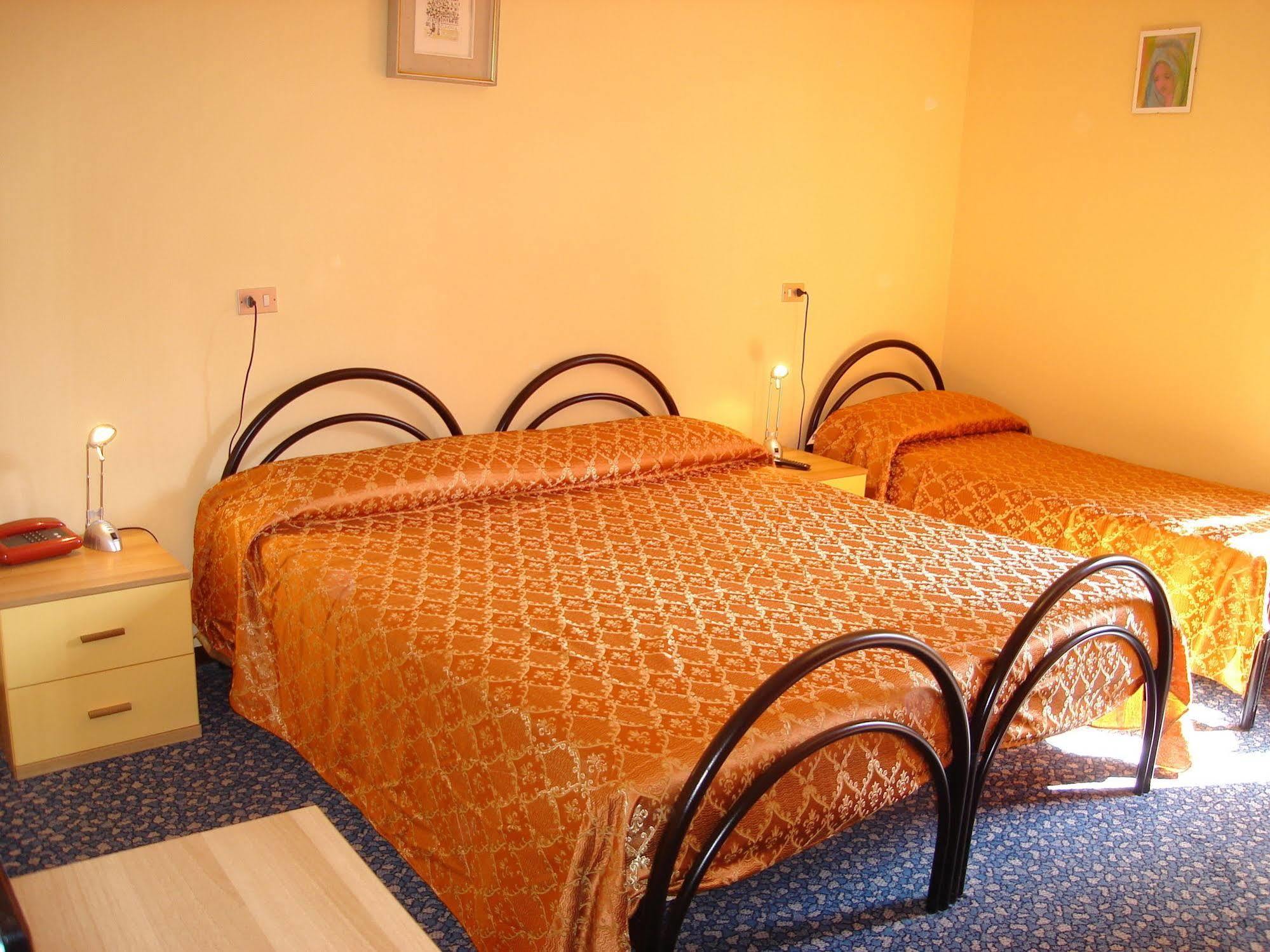 Hotel Spampatti Кастьоне-делла-Презолана Экстерьер фото